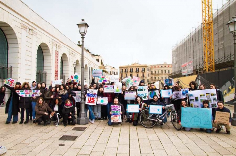 Sciopero degli studenti per salvare il pianeta: il Fridays for future � arrivato a Bari